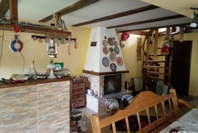 Casă cu 7 camere cu Teren 750 Mp în Greșu - 2