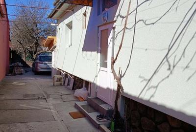 Casa singur in curte - 2