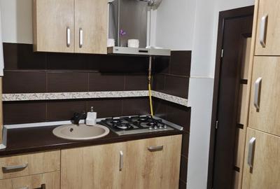 Apartament cu 2 camere decomandat în Tractorul - 2