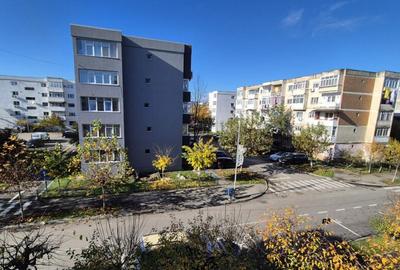 Apartament 3 camere, et. 2, in Rovinari, str. Plopilor - 1