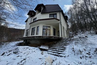 Casa/Vila de vanzare in Moieciu de jos, Drumul Carului 10 camere