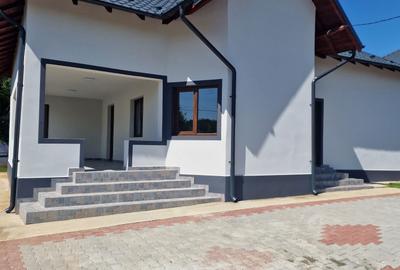 Casă cu 3 camere cu Teren 450 Mp în Vălenii de Munte - 2