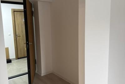 Garsoniera cu terasa mare, loc de parcare subteran, metrou Republica - 13