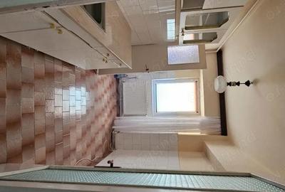 Apartament cu 3 camere decomandat în Pod - 2