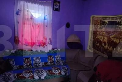 Casă cu 3 camere cu Teren 4200 Mp în Central - 2