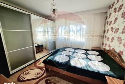 Apartament cu 3 camere decomandat, mobilat în Central - 1