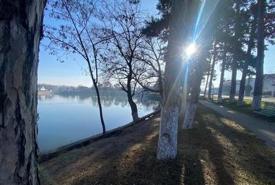 Teren 828 mp vis-a-vis de lac - langa Calul Balan - 8