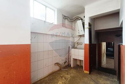 Casă cu 7 camere cu Teren 195 Mp în Libertății - 33