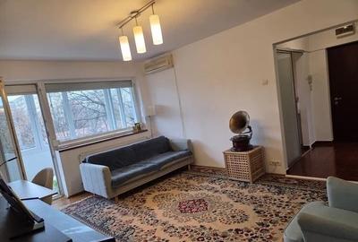 Apartament cu 3 camere semidecomandat, mobilat în Drumul Taberei