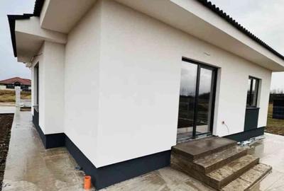 Casă cu 4 camere în Cheriu