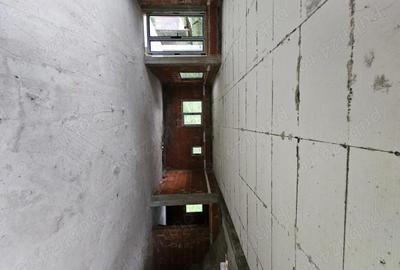 Casă cu 5 camere cu Teren 1067 Mp în Central - 2