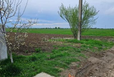 Teren de 4500 mp, în Ariceștii Rahtivani - 4