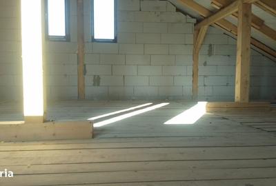 Casă cu 4 camere cu Teren 700 Mp în Central - 2