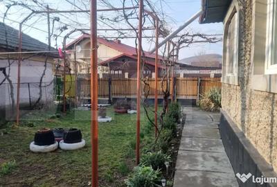 Casă cu 4 camere cu Teren 736 Mp în Măgureni - 1