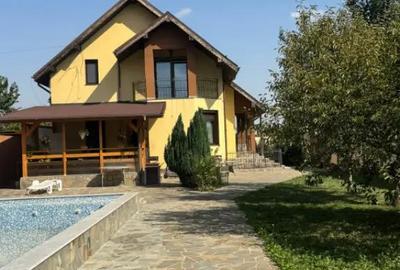 Casă cu 5 camere cu Piscina în Central - 8