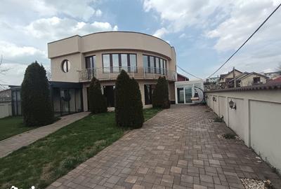 Casă cu 7 camere cu Teren 460 Mp în Central - 3