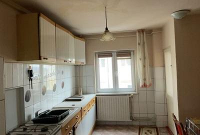 Apartament cu 3 camere semidecomandat în Aronești - 1