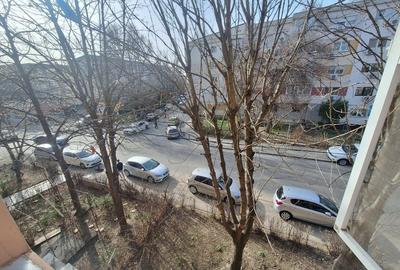 Apartament cu 3 camere semidecomandat în Tomis III - 13
