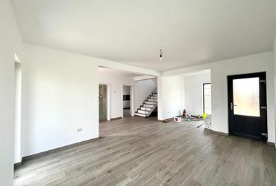 Casă individuală cu 4 camere cu Canalizare în Săcălaz