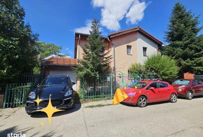 Casă cu 4 camere cu Teren 235 Mp în Central