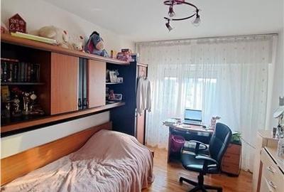 3 camere decomandat, centrala termica, etaj intermediar aproape de Complexul Stu - 5