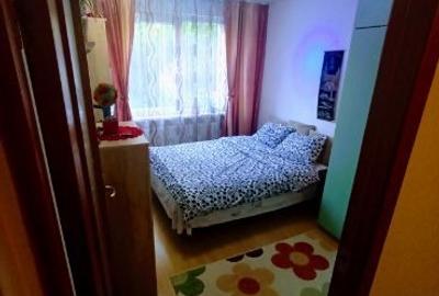 Apartament cu 3 camere decomandat în Tractorul - 3
