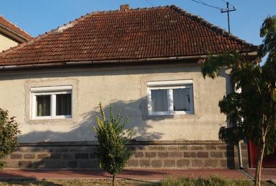 Casă cu 4 camere în Central