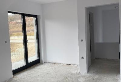 Casă de vânzare în Mediaș 4 dormitoare și curte generoasă - 2