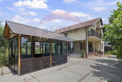 Casă cu 6 camere cu Teren 572 Mp în Central - 2