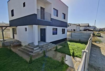 Casă cu 4 camere cu Canalizare în Central