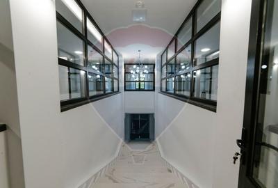 Spațiu comercial, de 2,300 mp, în Central - 16
