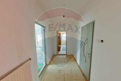 Casă individuală cu 6 camere cu Teren 960 Mp în Central - 9