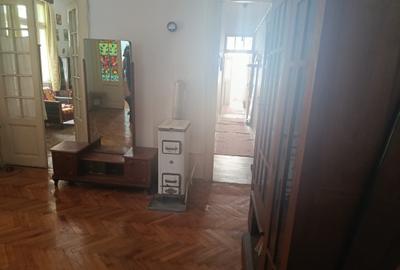 Casă de vânzare – 5 camere într-o vilă interbelică, 125 mp Casă de vânzare – 5 camere într-o vilă interbelică, 125 mp - 6