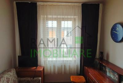 Apartament cu 2 camere decomandat, mobilat în 13 Decembrie