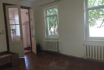 Garsonieră decomandată în Gruia
