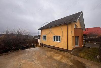 Casă cu 3 camere cu Teren 750 Mp în Central