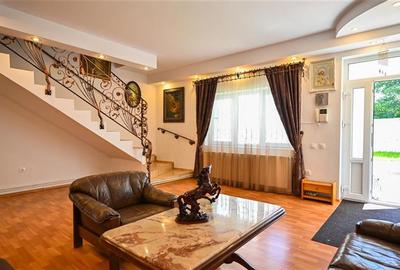 Duplex cu 13 camere cu Canalizare în Central - 3