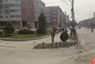 Navodari central spatiu comercial din construcție 2 intrari - 3