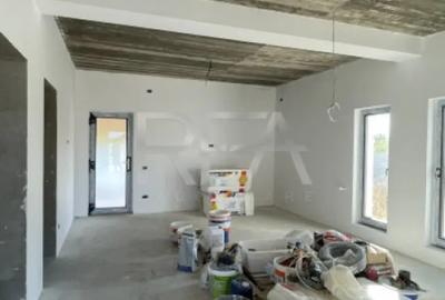 Casă cu 3 camere cu Teren 500 Mp în Central - 2
