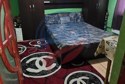 Casă cu 3 camere cu Canalizare în Central