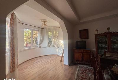 Casă cu 6 camere cu Teren 700 Mp în Groși - 16