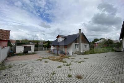 Casă cu 3 camere cu Teren 3000 Mp în Central - 3