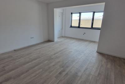 Apartament cu 3 camere semidecomandat în Brâncoveanu