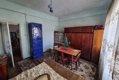 A 42 Proprietarul vinde apart 2 camere in vila linga Casa Memoriala George Bacovia, zona centrala - 3