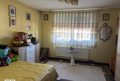 Casă cu 4 camere cu Teren 134 Mp în Central - 2