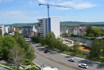 Apartament cu 3 camere decomandat în Craiovei - 1