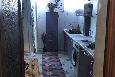 Apartament cu 2 camere decomandat în Micro 18 - 2