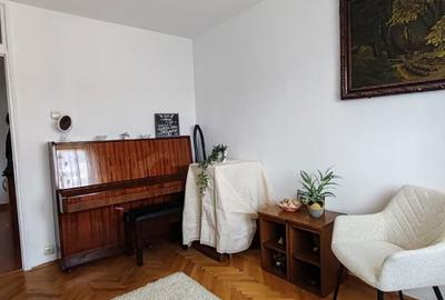 Apartament cu 3 camere decomandat în Traian - 2