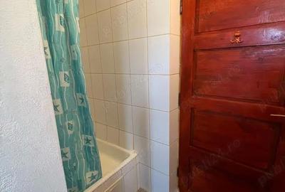 Casă cu 6 camere cu Teren 233 Mp în Central