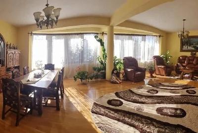 Casă cu Teren 981 Mp în Central - 2